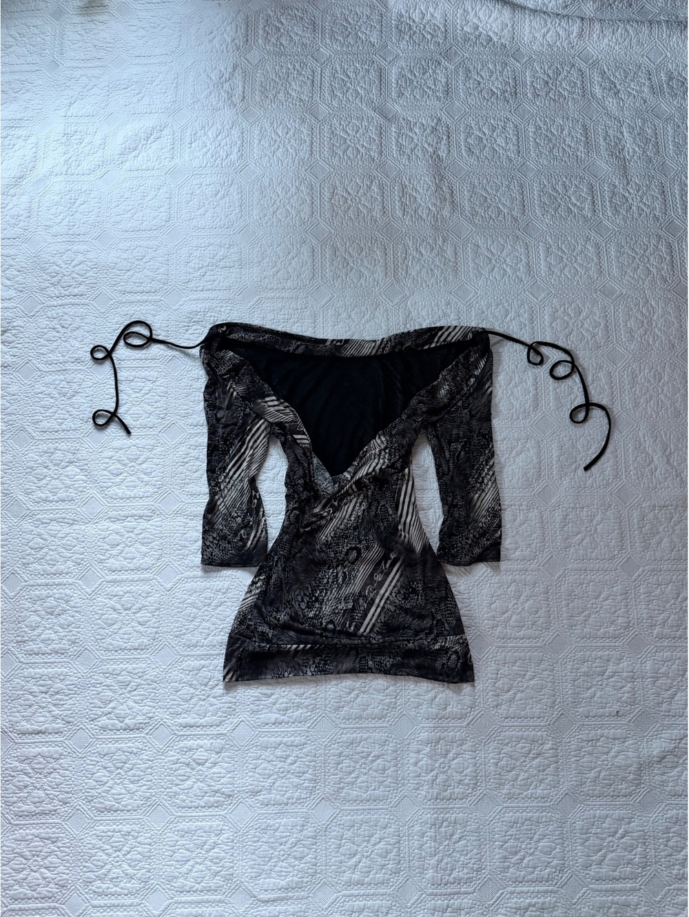 Vintage Y2K Women's Black and Gray Patterned Off-Shoulder Long Sleeve Top